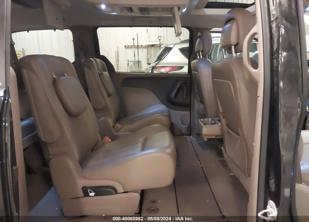 2013 CHRYSLER TOWN & COUNTRY VIN: 2C4RC1CG5DR758148