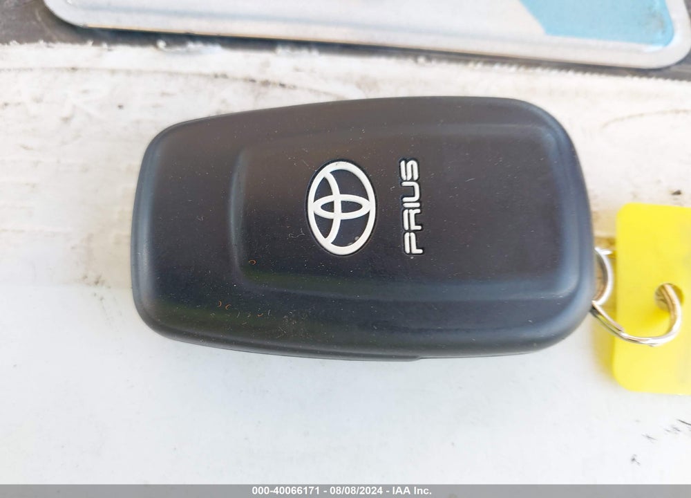 2018 TOYOTA PRIUS VIN: JTDKBRFU4J3590124