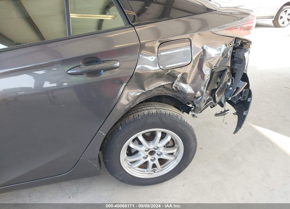 2018 TOYOTA PRIUS VIN: JTDKBRFU4J3590124
