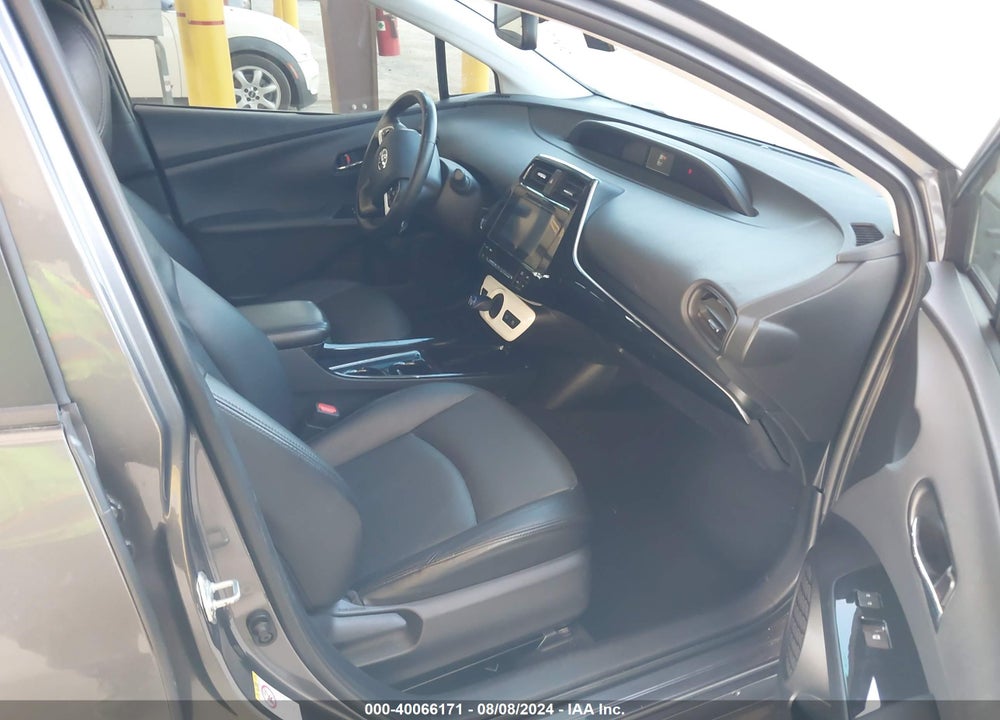 2018 TOYOTA PRIUS VIN: JTDKBRFU4J3590124