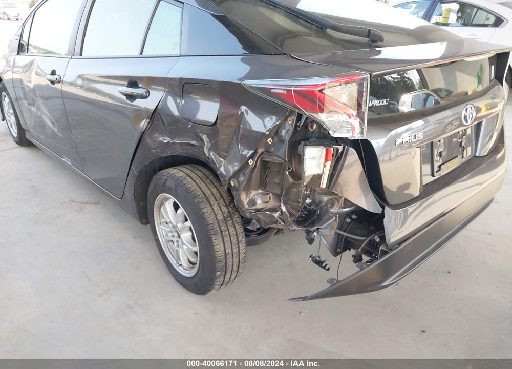 2018 TOYOTA PRIUS VIN: JTDKBRFU4J3590124