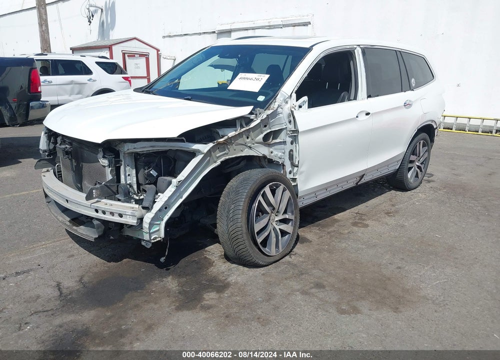 2017 HONDA PILOT TOURING VIN: 5FNYF6H97HB095841