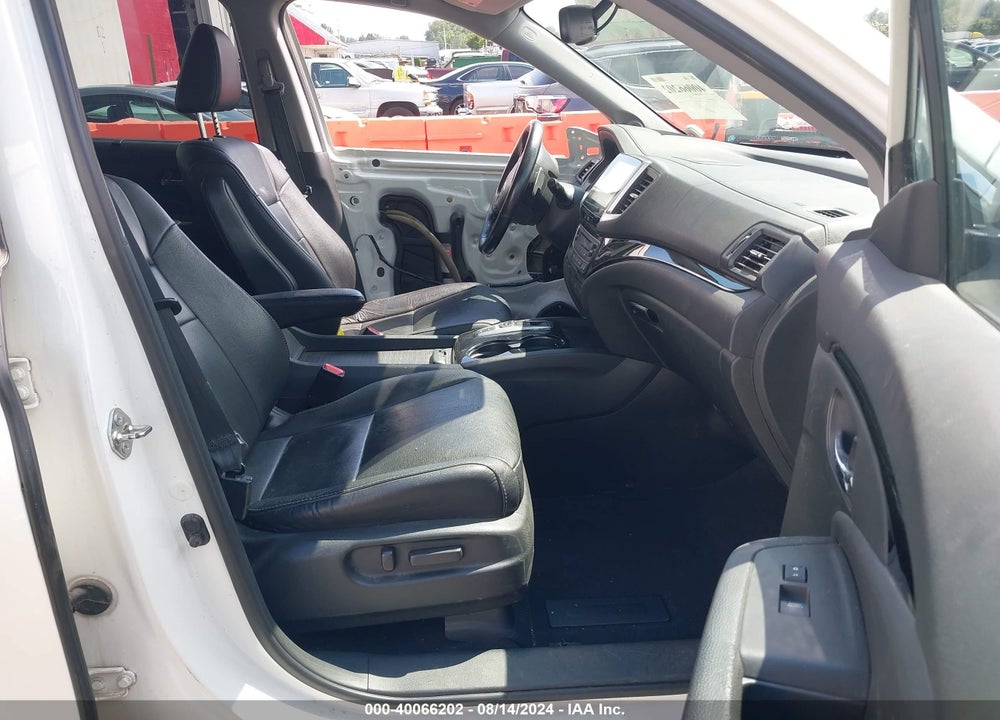 2017 HONDA PILOT TOURING VIN: 5FNYF6H97HB095841