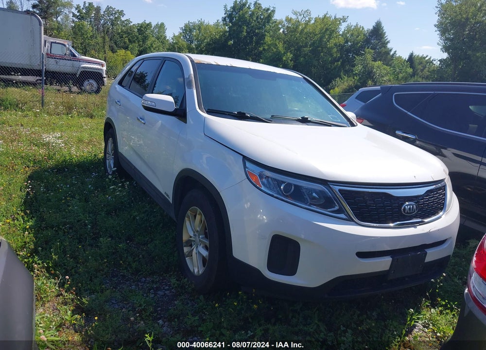 2015 KIA SORENTO VIN: 5XYKTCA61FG643139