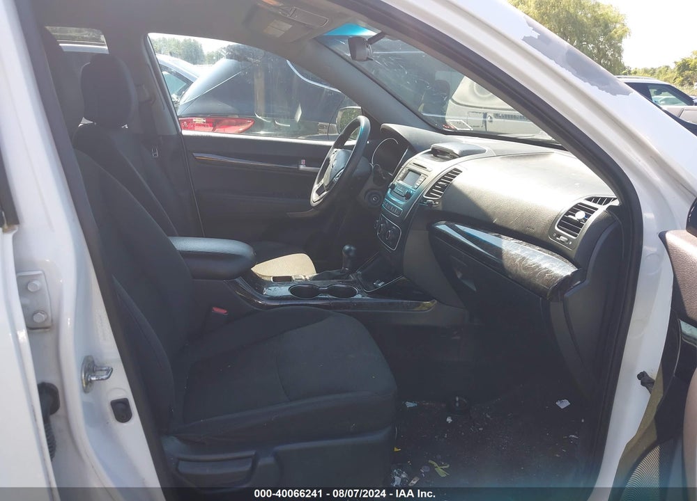 2015 KIA SORENTO VIN: 5XYKTCA61FG643139
