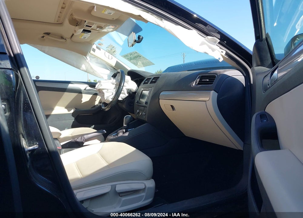 2017 VOLKSWAGEN JETTA 1.4T SE VIN: 3VWDB7AJ8HM323620