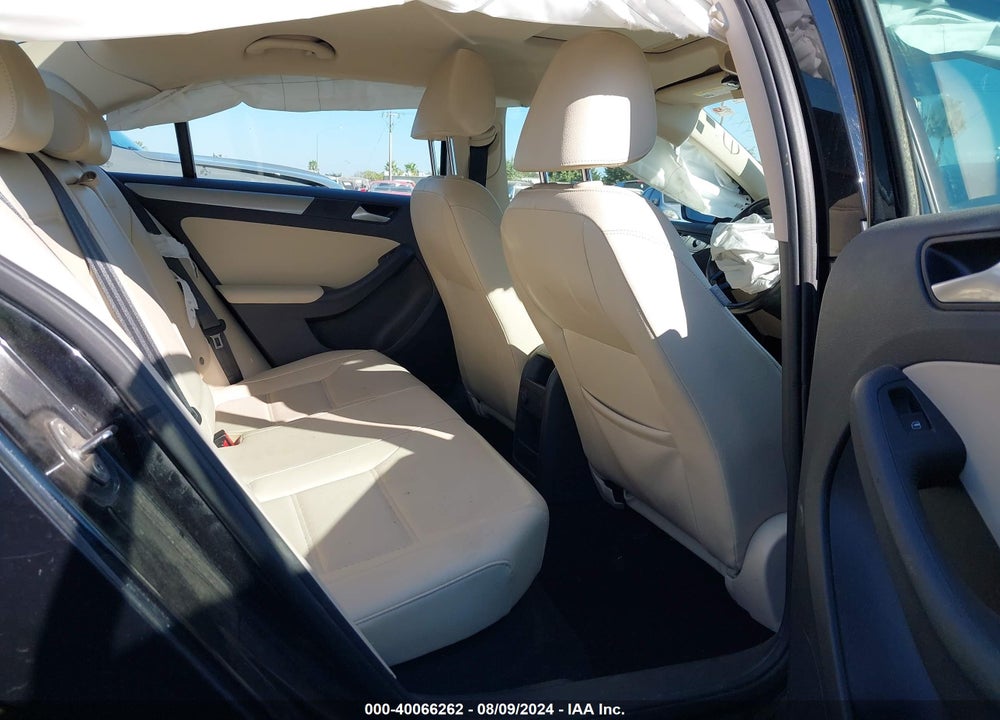 2017 VOLKSWAGEN JETTA 1.4T SE VIN: 3VWDB7AJ8HM323620