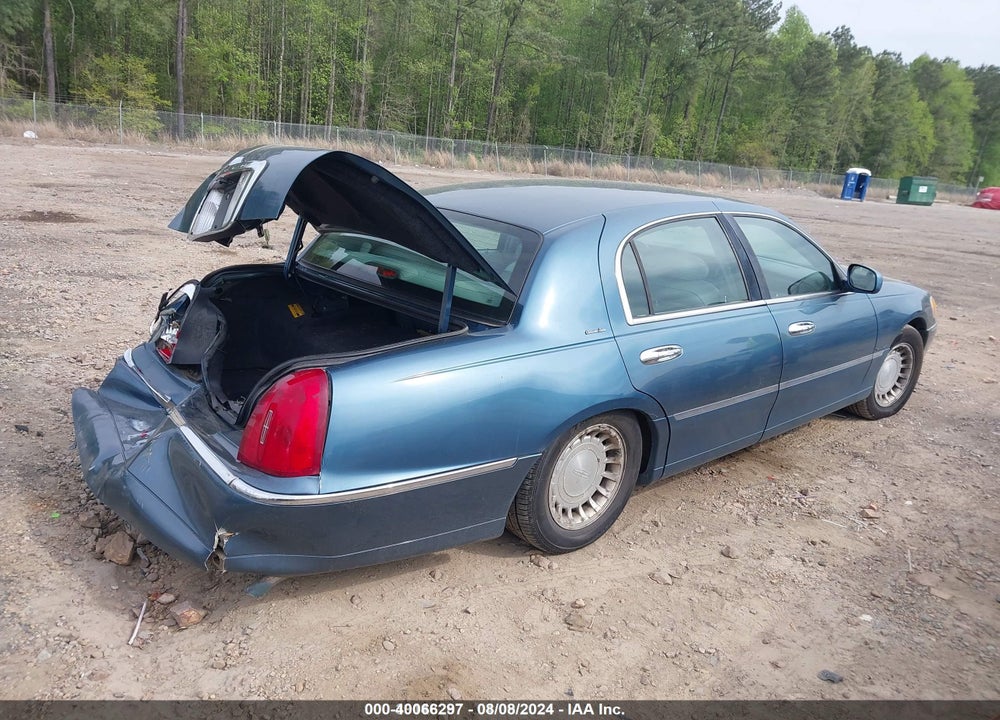 2001 LINCOLN TOWN CAR EXECUTIVE VIN: 1LNHM81W51Y645461