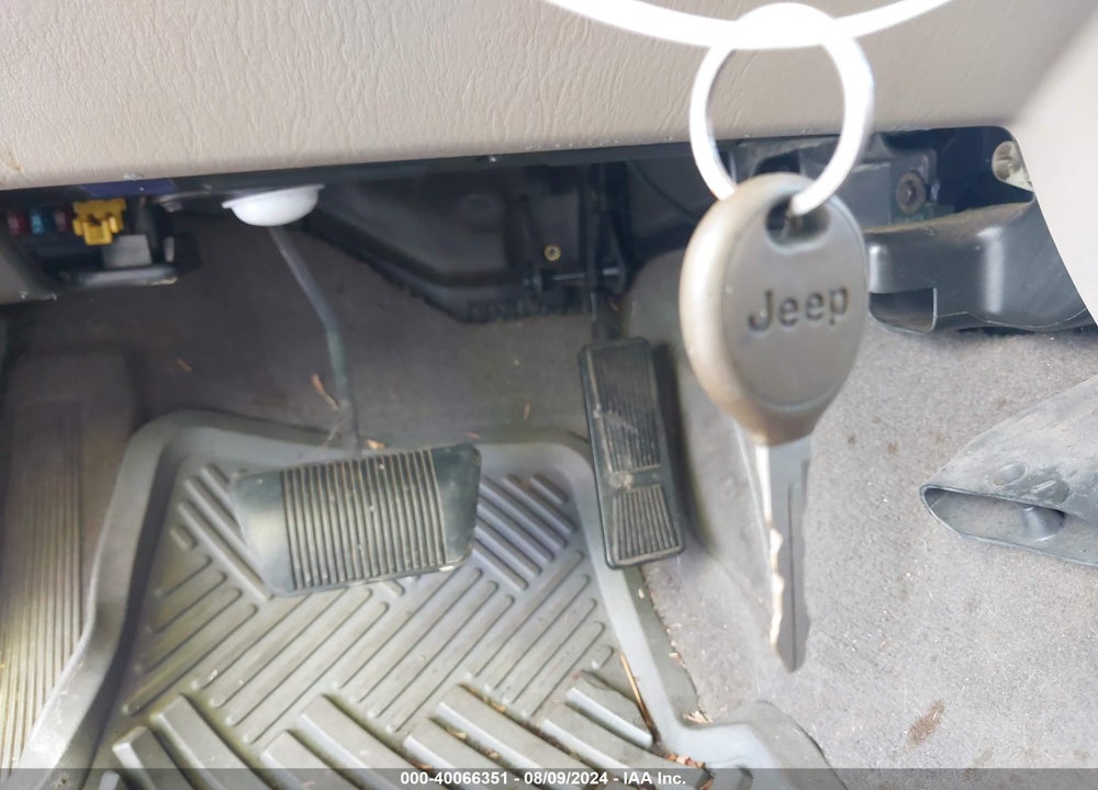 2001 JEEP GRAND CHEROKEE LAREDO VIN: 1J4GW48S81C625329