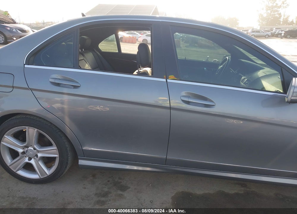 2010 MERCEDES-BENZ C 300 LUXURY/SPORT VIN: WDDGF5EB7AA384168
