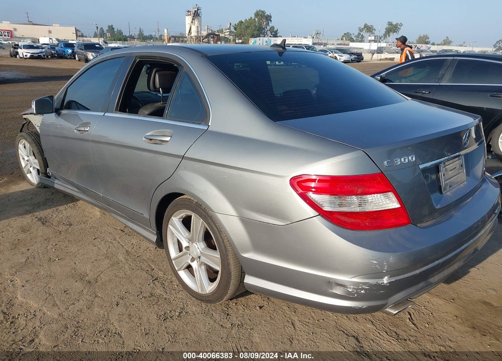 2010 MERCEDES-BENZ C 300 LUXURY/SPORT VIN: WDDGF5EB7AA384168