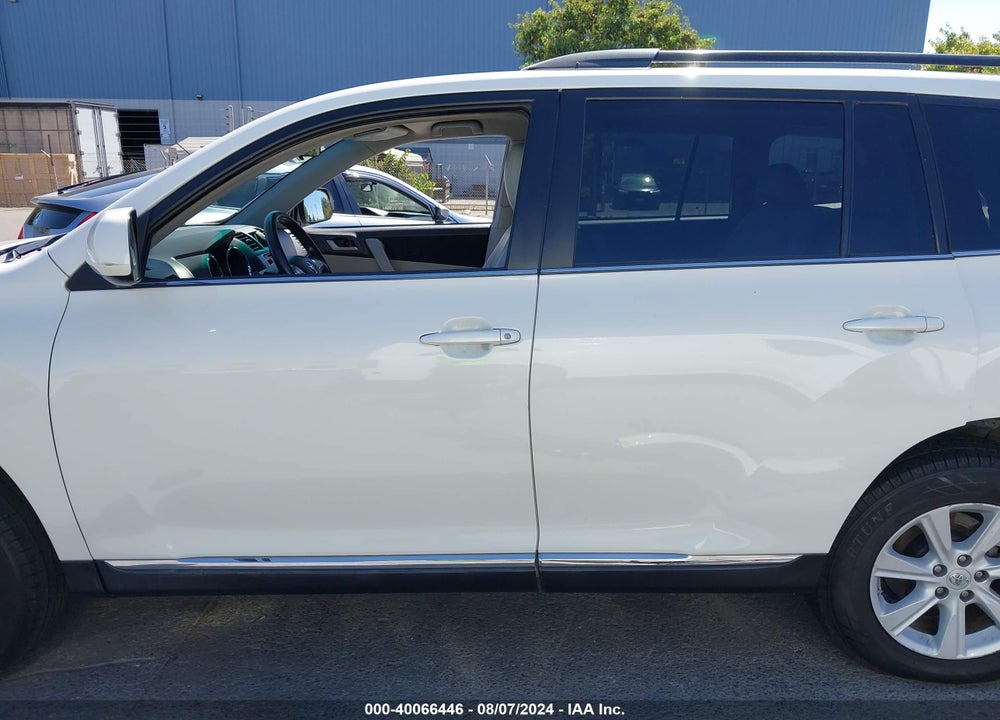 2013 TOYOTA HIGHLANDER BASE PLUS VIN: 5TDZA3EH2DS036022