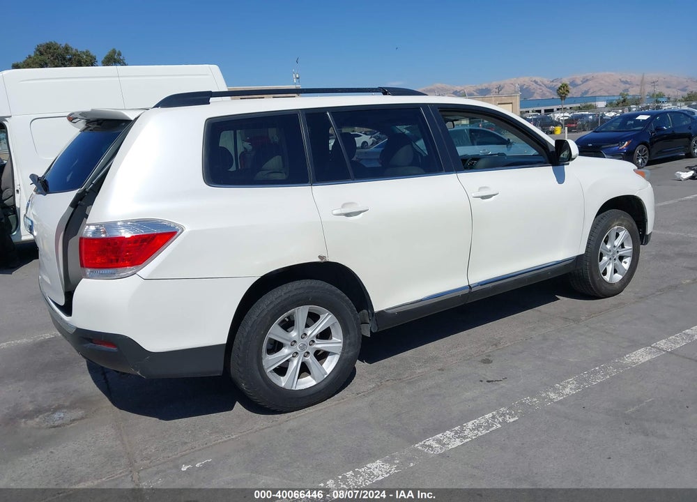 2013 TOYOTA HIGHLANDER BASE PLUS VIN: 5TDZA3EH2DS036022