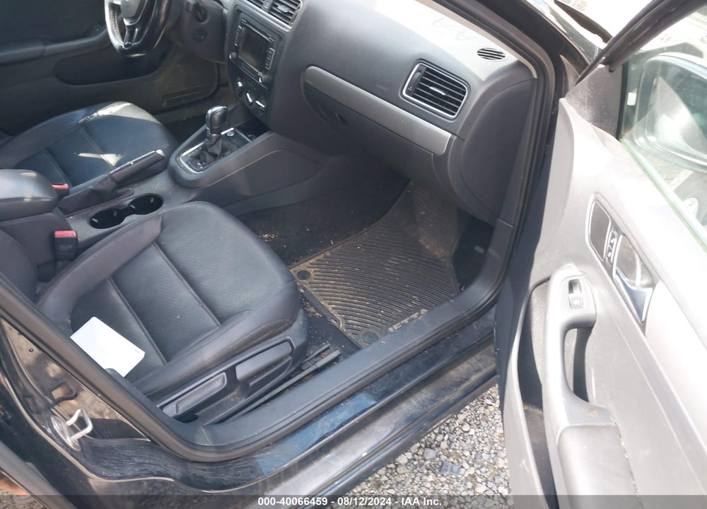 2015 VOLKSWAGEN JETTA 1.8T SE VIN: 3VWD17AJ0FM325328