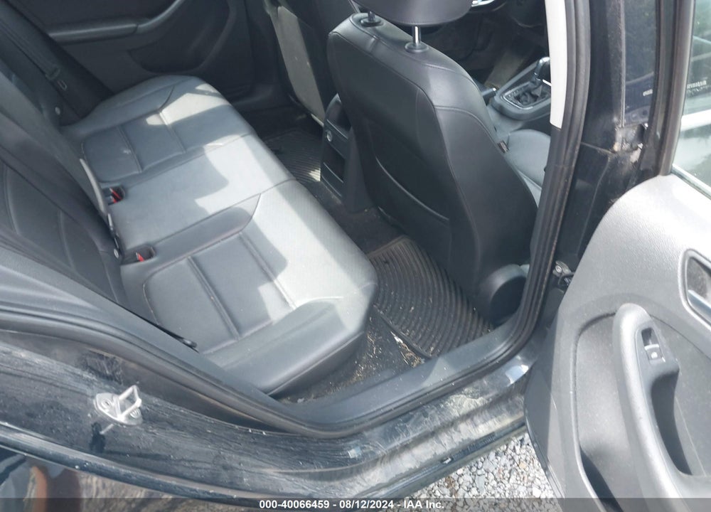 2015 VOLKSWAGEN JETTA 1.8T SE VIN: 3VWD17AJ0FM325328