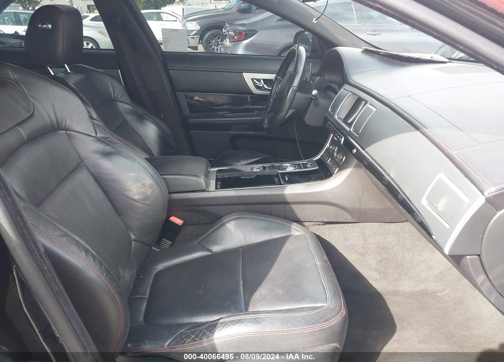 2015 JAGUAR XF VIN: SAJWA0F7XF8U54814