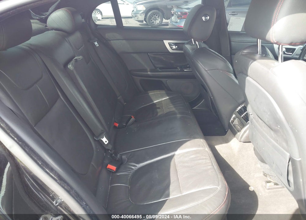 2015 JAGUAR XF VIN: SAJWA0F7XF8U54814