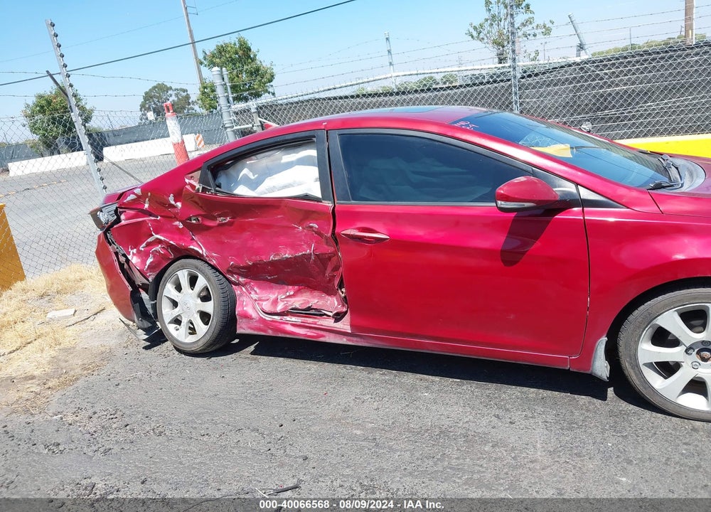 2013 HYUNDAI ELANTRA LIMITED VIN: KMHDH4AE9DU572352