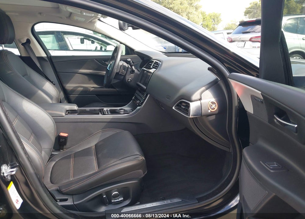 2019 JAGUAR XE 30T PRESTIGE VIN: SAJAE4GX6KCP54121