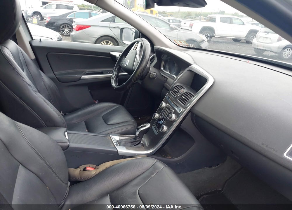 2016 VOLVO XC60 T5 PREMIER VIN: YV4612RK7G2844622
