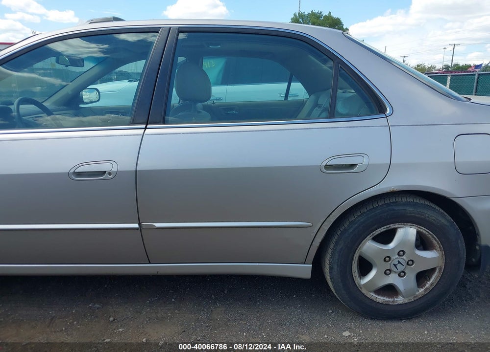 1998 HONDA ACCORD EX V6 VIN: 1HGCG1652WA011412