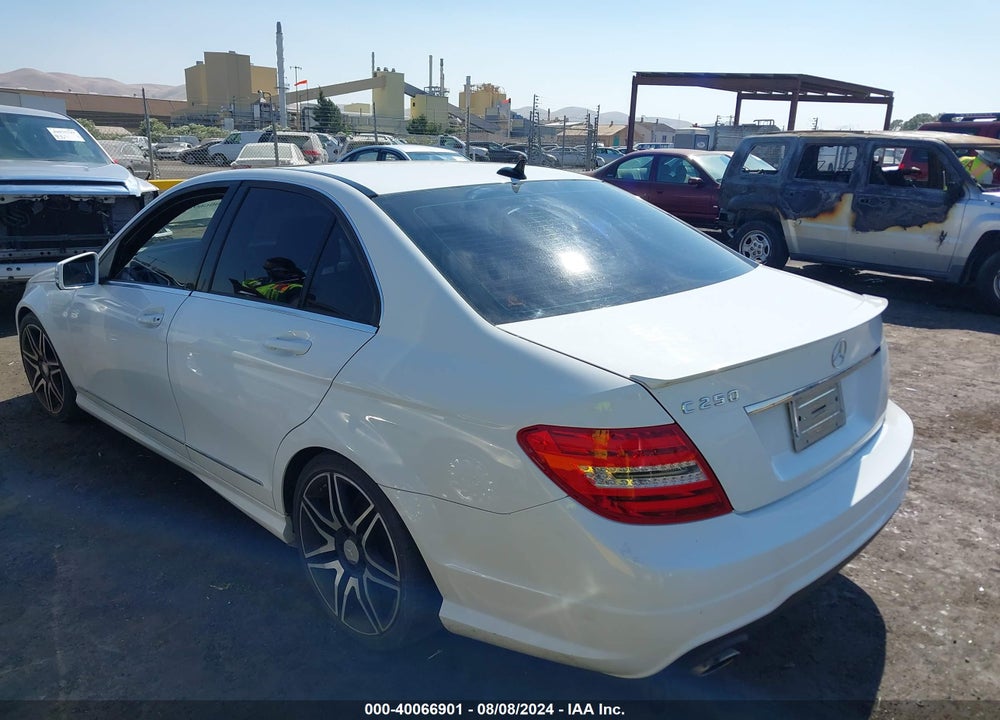 2013 MERCEDES-BENZ C 250 LUXURY/SPORT VIN: WDDGF4HB0DA766665
