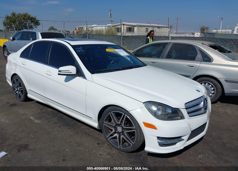 2013 MERCEDES-BENZ C 250 LUXURY/SPORT VIN: WDDGF4HB0DA766665
