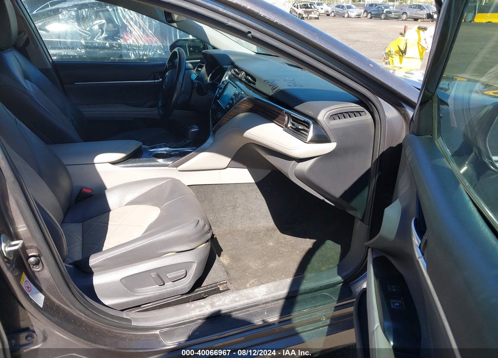 2018 TOYOTA CAMRY XLE VIN: 4T1B11HK5JU128547