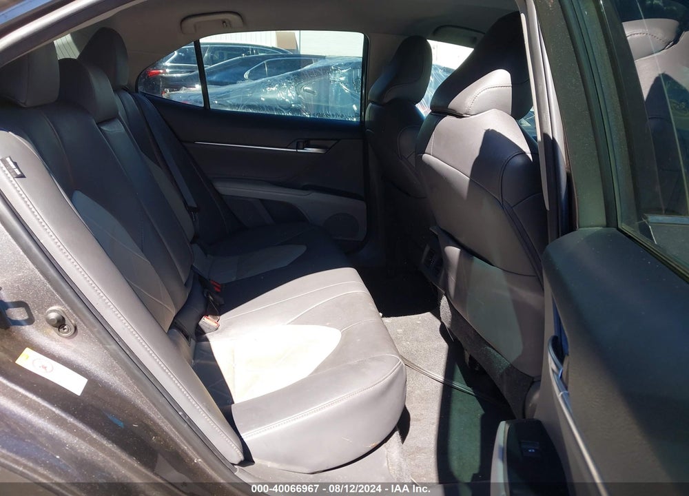 2018 TOYOTA CAMRY XLE VIN: 4T1B11HK5JU128547