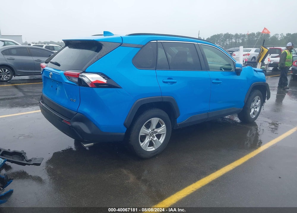 2021 TOYOTA RAV4 XLE VIN: JTMW1RFV7MD061326