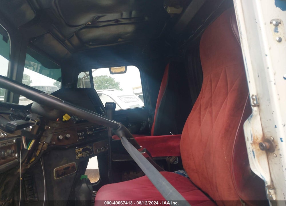 1987 FREIGHTLINER FLC FLC VIN: 1FUYYSYB8HH300565