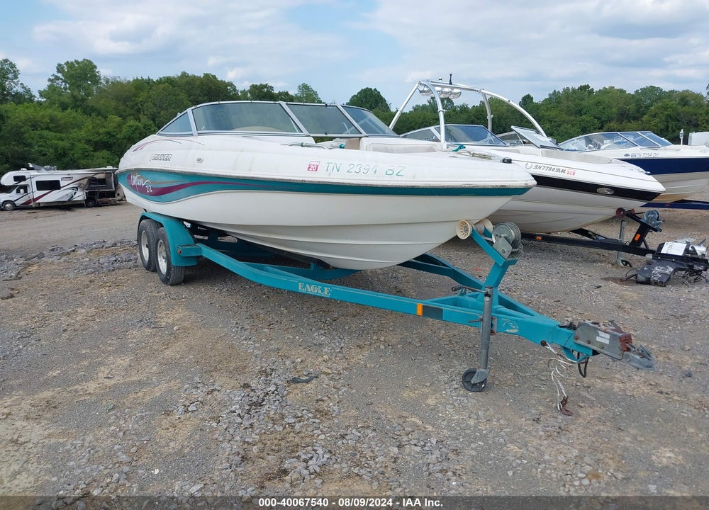 1996 RINKER 212 VIN: RNK52894E696