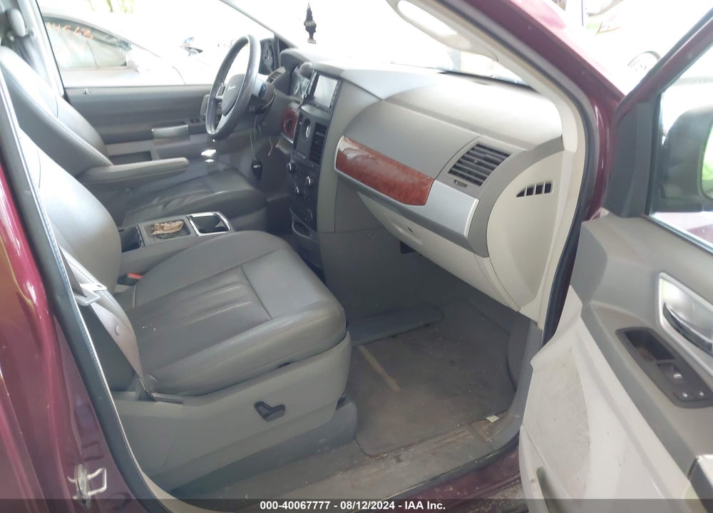 2008 CHRYSLER TOWN & COUNTRY VIN: 2A8HR54P18R681020