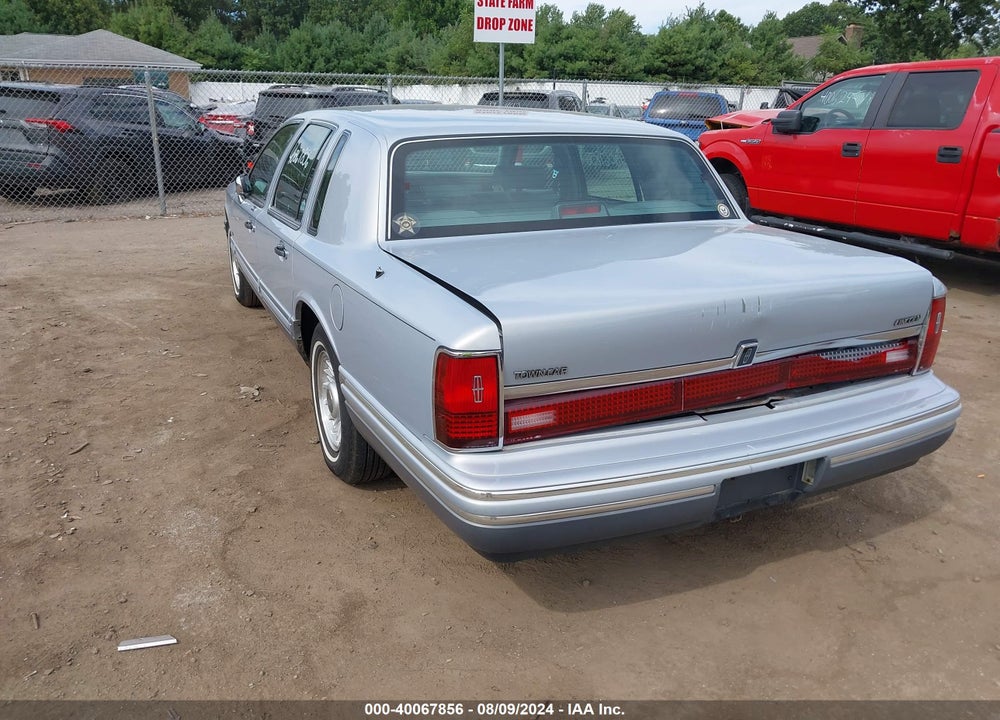 1994 LINCOLN TOWN CAR SIGNATURE/TOURNAMENT VIN: 1LNLM82W3RY675112