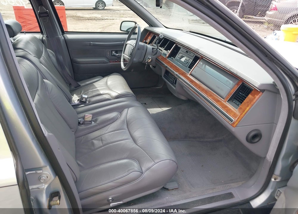 1994 LINCOLN TOWN CAR SIGNATURE/TOURNAMENT VIN: 1LNLM82W3RY675112