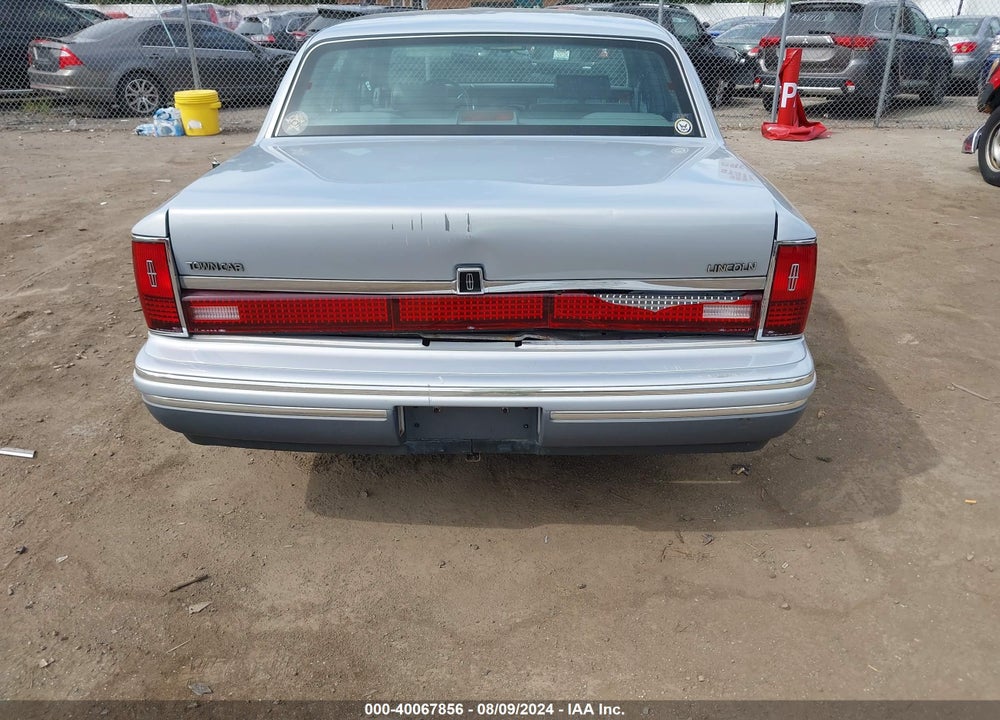 1994 LINCOLN TOWN CAR SIGNATURE/TOURNAMENT VIN: 1LNLM82W3RY675112