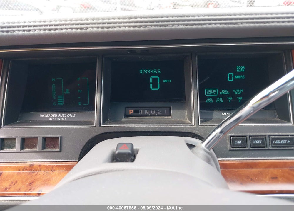 1994 LINCOLN TOWN CAR SIGNATURE/TOURNAMENT VIN: 1LNLM82W3RY675112