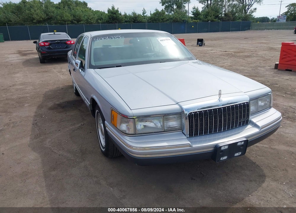 1994 LINCOLN TOWN CAR SIGNATURE/TOURNAMENT VIN: 1LNLM82W3RY675112