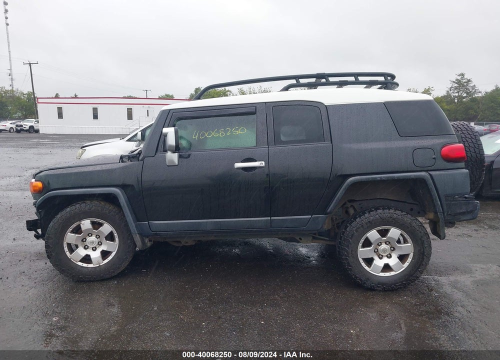 2007 TOYOTA FJ CRUISER VIN: JTEBU11F570058360