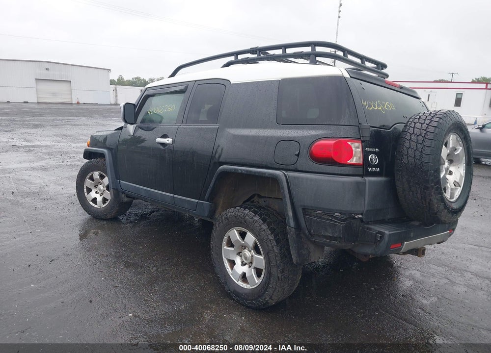 2007 TOYOTA FJ CRUISER VIN: JTEBU11F570058360