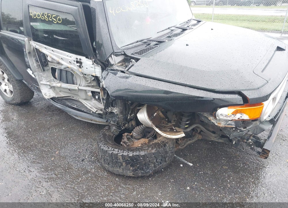 2007 TOYOTA FJ CRUISER VIN: JTEBU11F570058360