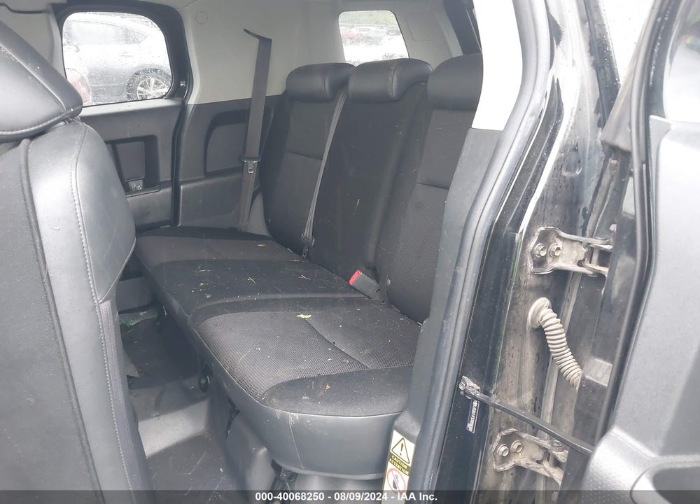 2007 TOYOTA FJ CRUISER VIN: JTEBU11F570058360