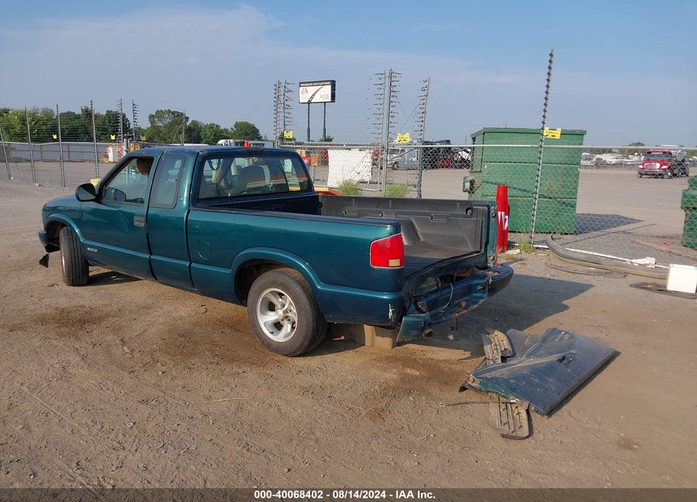 1998 CHEVROLET S-10 LS FLEETSIDE VIN: 1GCCS19X0W8121344