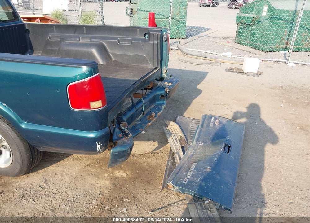 1998 CHEVROLET S-10 LS FLEETSIDE VIN: 1GCCS19X0W8121344