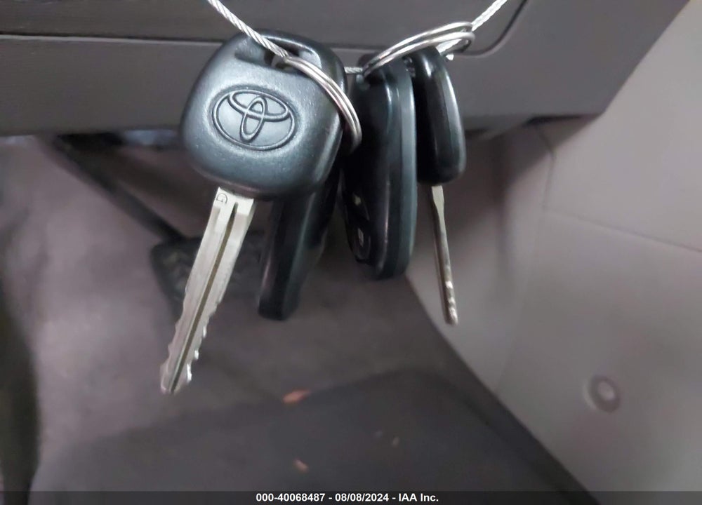 2014 TOYOTA SIENNA LE V6 8 PASSENGER VIN: 5TDKK3DC8ES485923