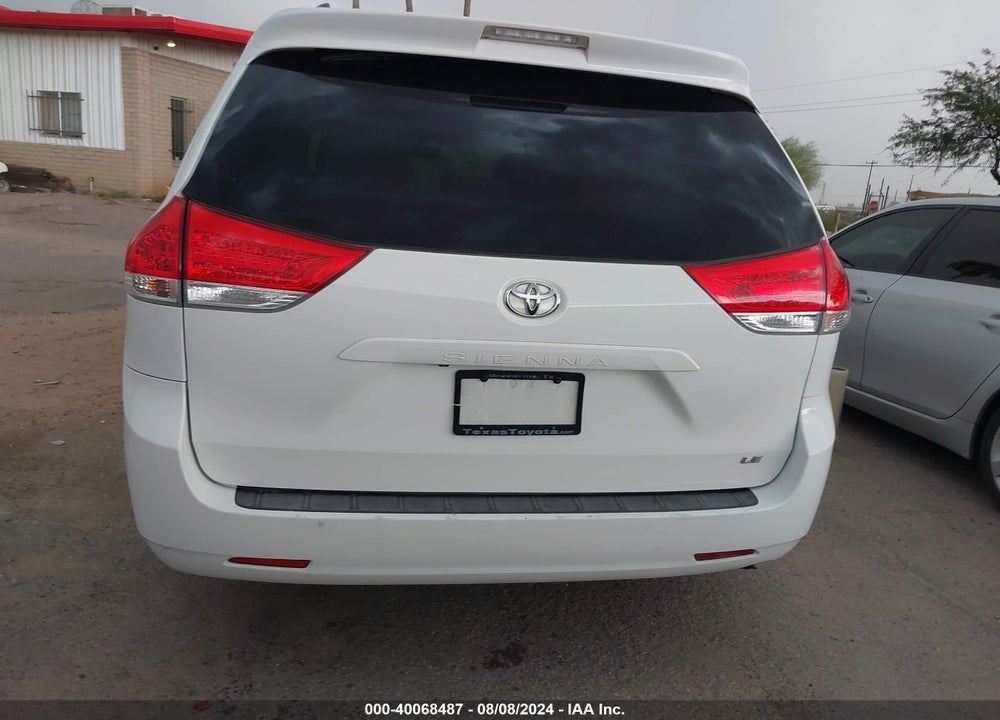 2014 TOYOTA SIENNA LE V6 8 PASSENGER VIN: 5TDKK3DC8ES485923