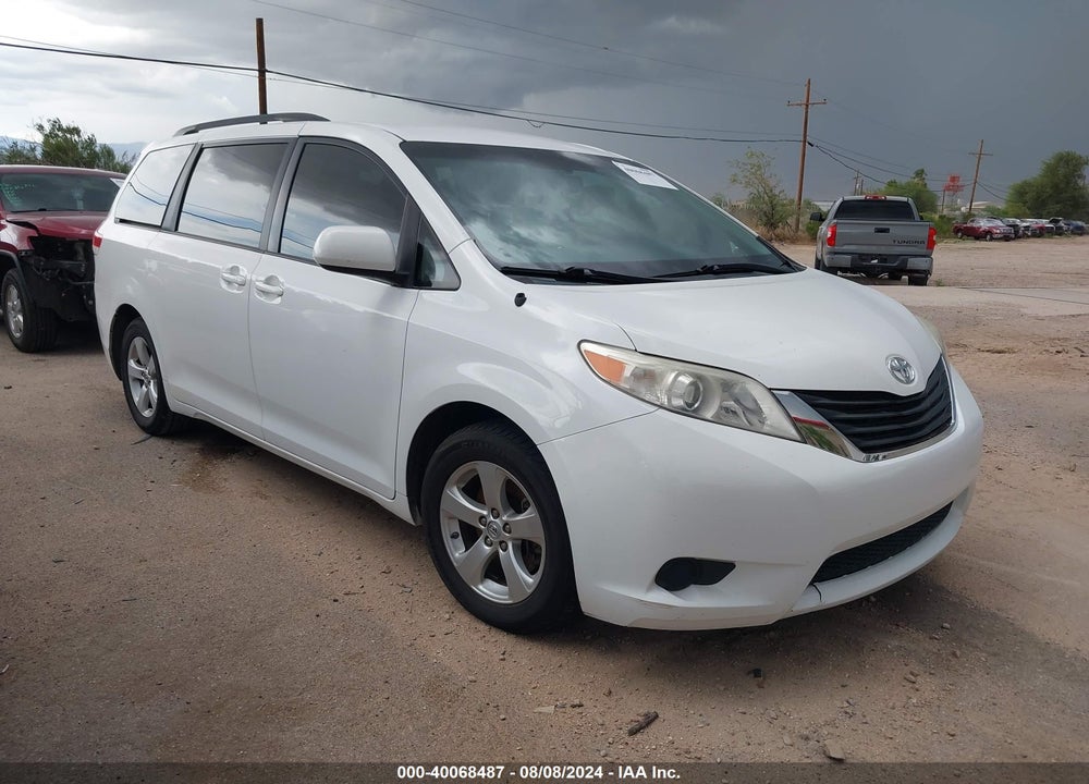 2014 TOYOTA SIENNA LE V6 8 PASSENGER VIN: 5TDKK3DC8ES485923