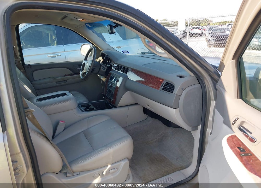 2008 CHEVROLET SUBURBAN 1500 LT VIN: 3GNFC16008G185681