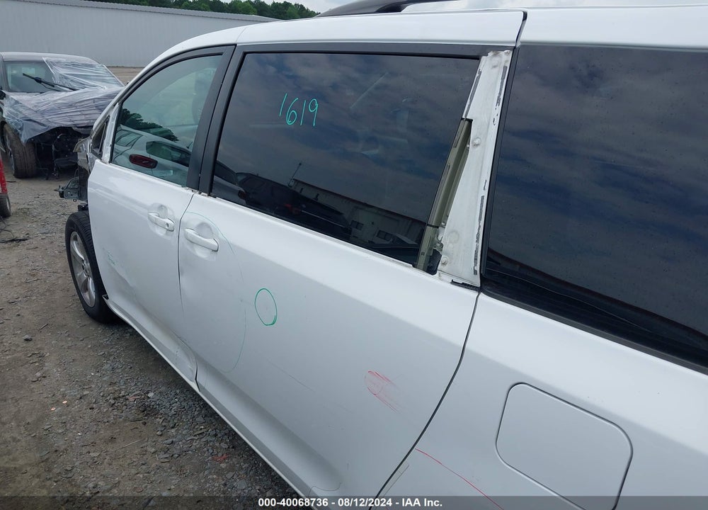 2015 TOYOTA SIENNA LE 8 PASSENGER VIN: 5TDKK3DC9FS629688