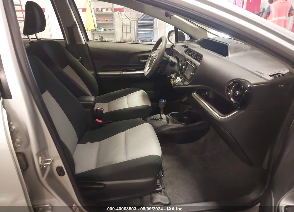 2016 TOYOTA PRIUS C TWO VIN: JTDKDTB33G1131529